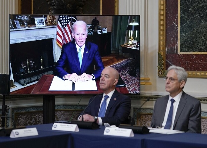 Biden is signing the executive order to protect travel abortion. travel abortion