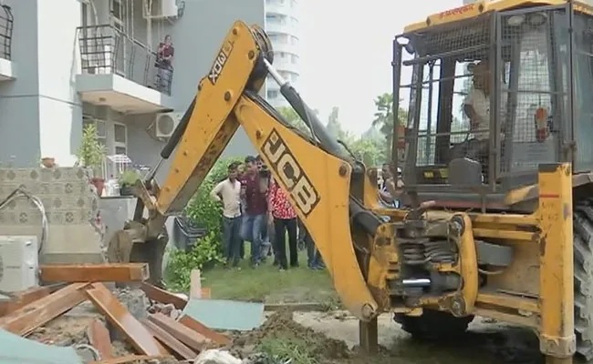 Bulldozer Action Against Politician Who AbusedWoman in Noida Society Bulldozer Action Against Politician